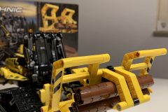 LEGO Technic 42094 Tracked Loader 11